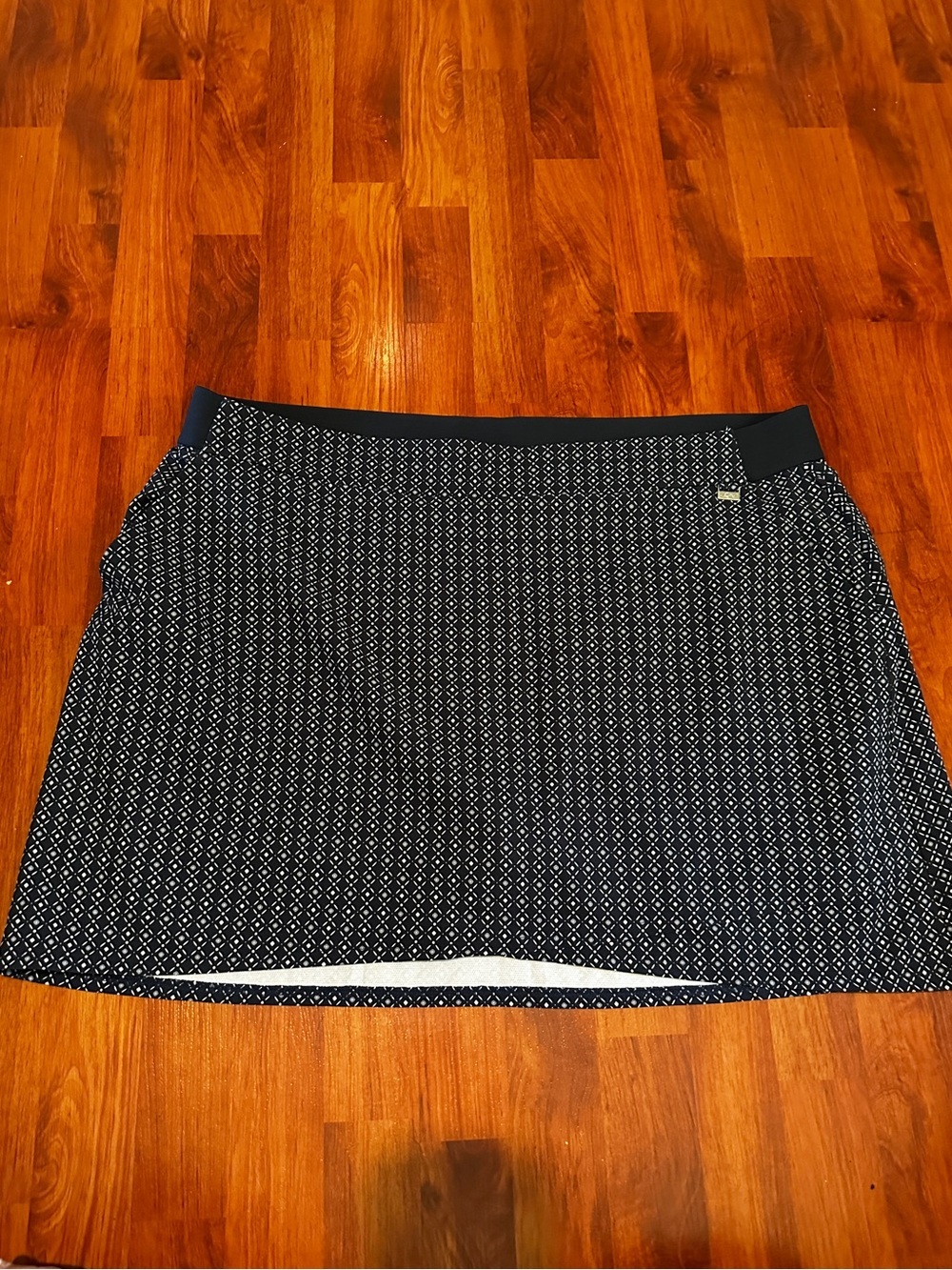 Greg Norman Collection Navy Blue and White Mini Skirt with Built-in Shorts. XXL